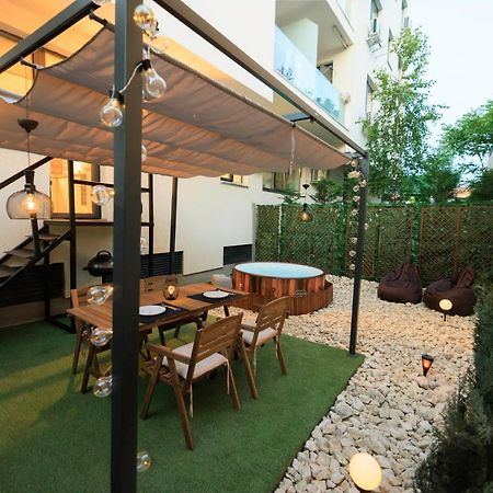Downtown Hidden Garden With Jacuzzi In Bucharest Apartment Exterior foto
