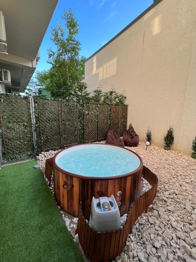 Downtown Hidden Garden With Jacuzzi In Bucharest Apartment Exterior foto