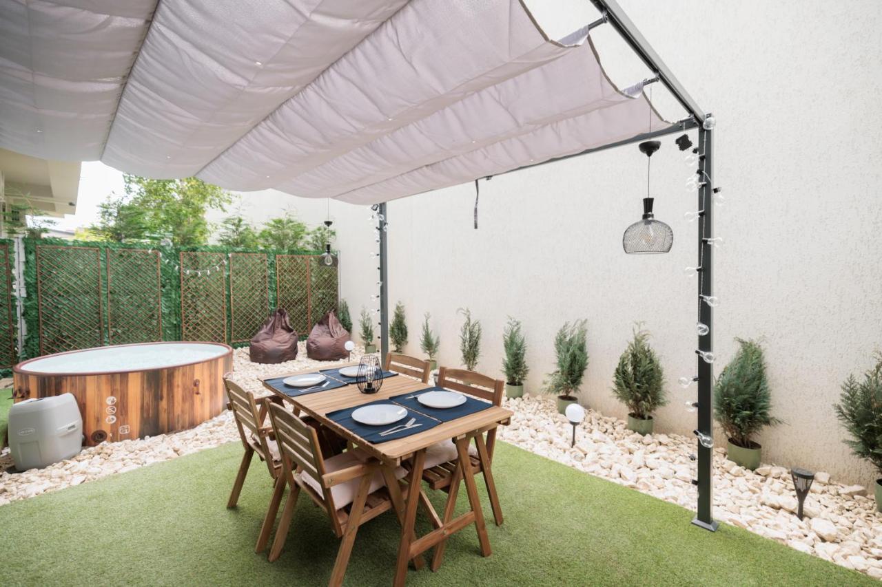 Downtown Hidden Garden With Jacuzzi In Bucharest Apartment Exterior foto