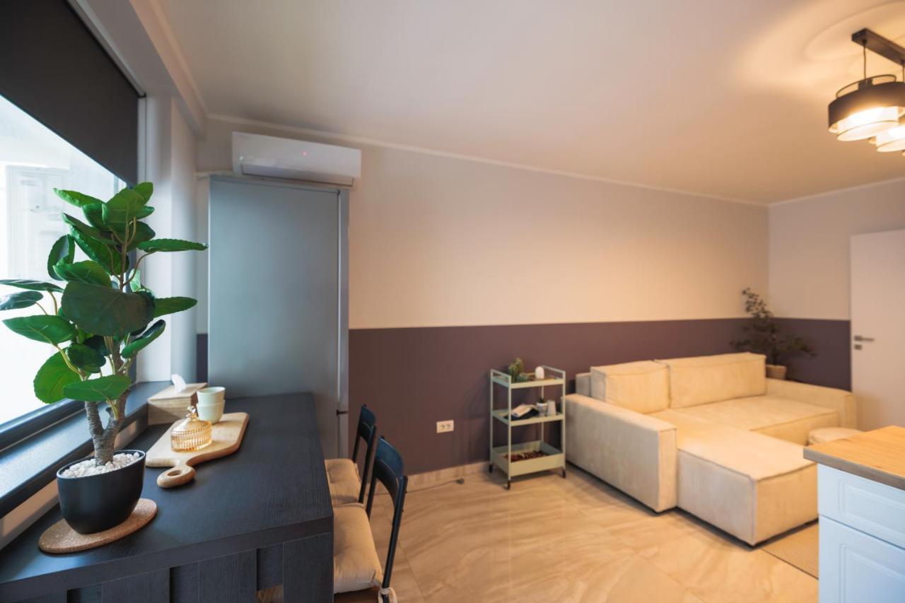Downtown Hidden Garden With Jacuzzi In Bucharest Apartment Exterior foto