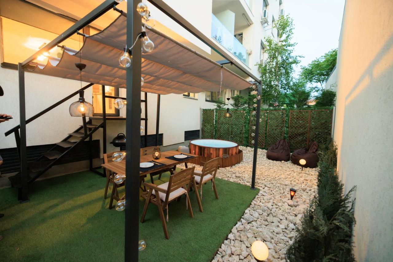 Downtown Hidden Garden With Jacuzzi In Bucharest Apartment Exterior foto