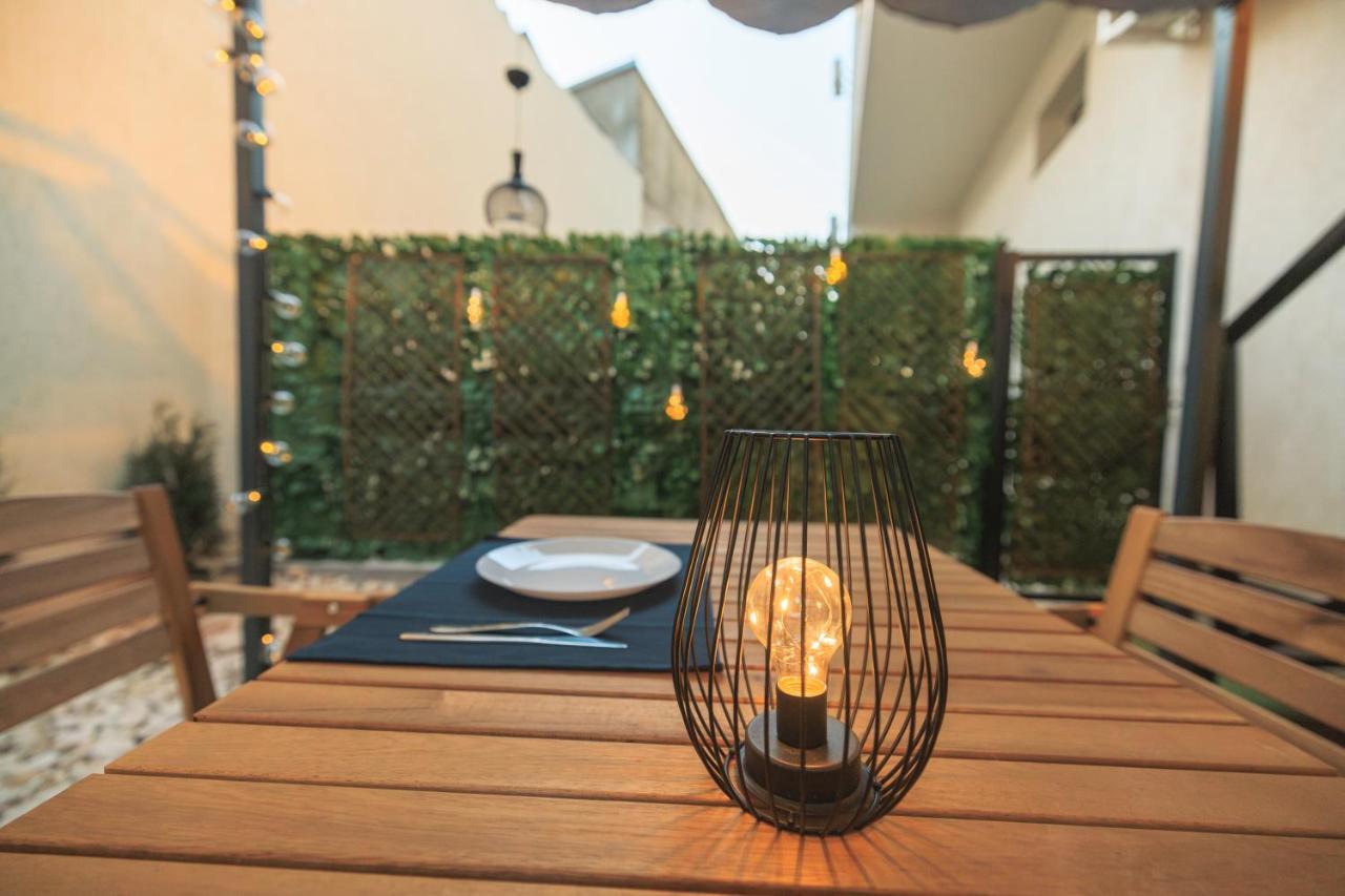 Downtown Hidden Garden With Jacuzzi In Bucharest Apartment Exterior foto
