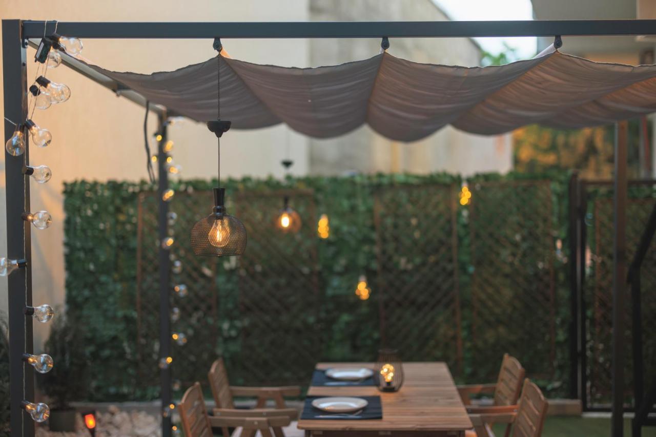 Downtown Hidden Garden With Jacuzzi In Bucharest Apartment Exterior foto