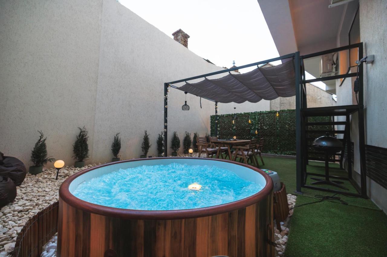 Downtown Hidden Garden With Jacuzzi In Bucharest Apartment Exterior foto