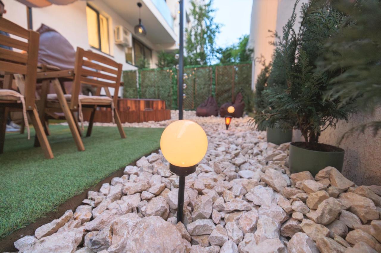 Downtown Hidden Garden With Jacuzzi In Bucharest Apartment Exterior foto