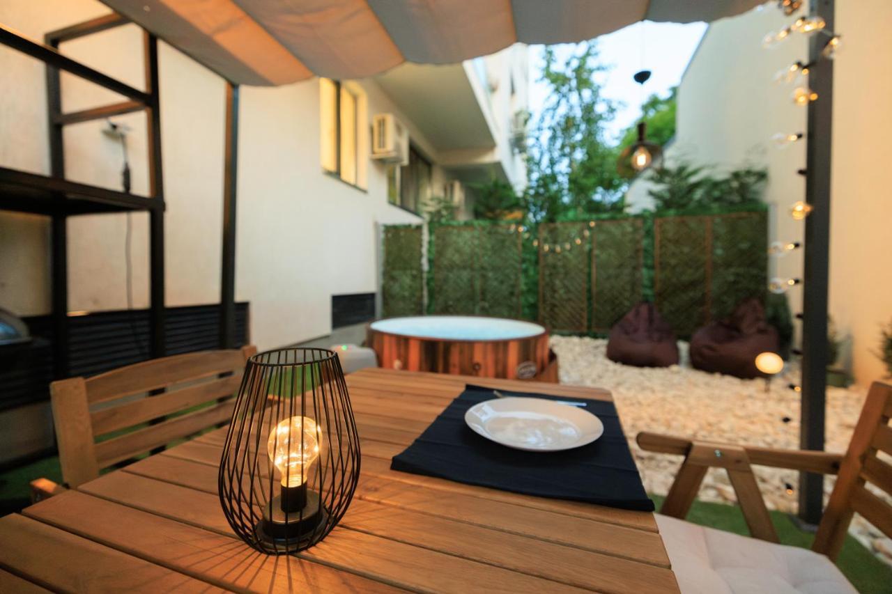 Downtown Hidden Garden With Jacuzzi In Bucharest Apartment Exterior foto