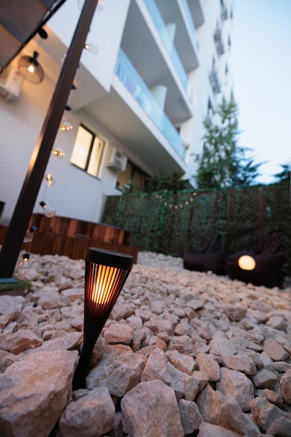 Downtown Hidden Garden With Jacuzzi In Bucharest Apartment Exterior foto